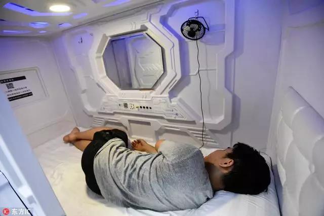共享睡眠太空舱扫码睡觉、按分计费！